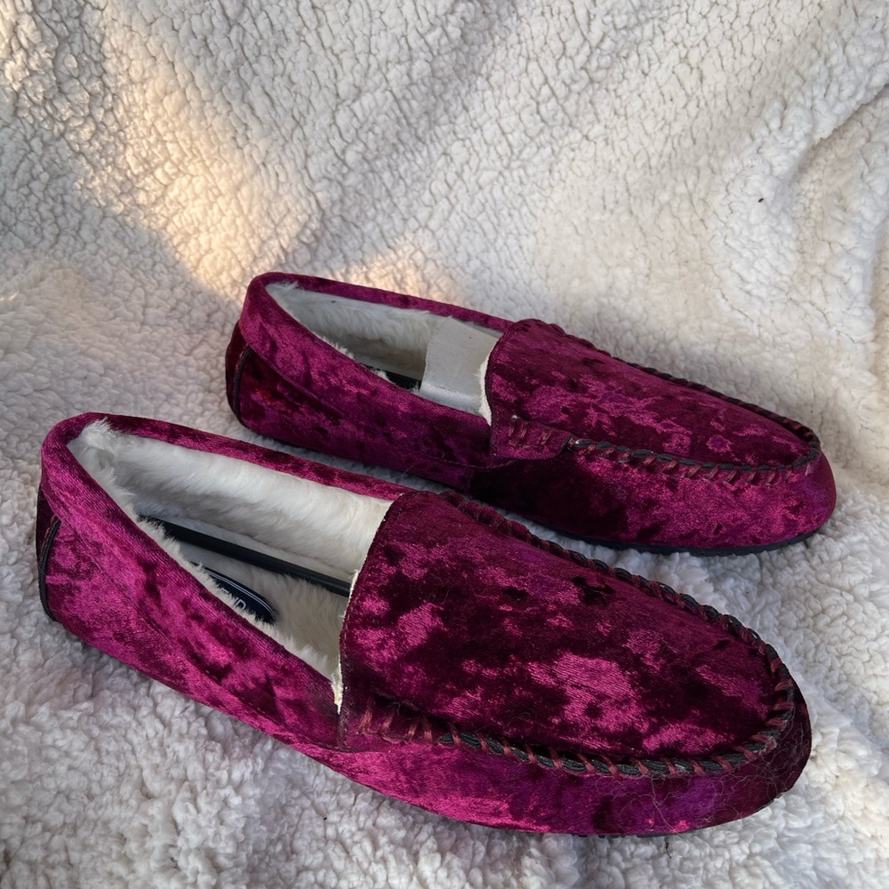 Lands End Burgundy Velvet Slippers NWOT size 9